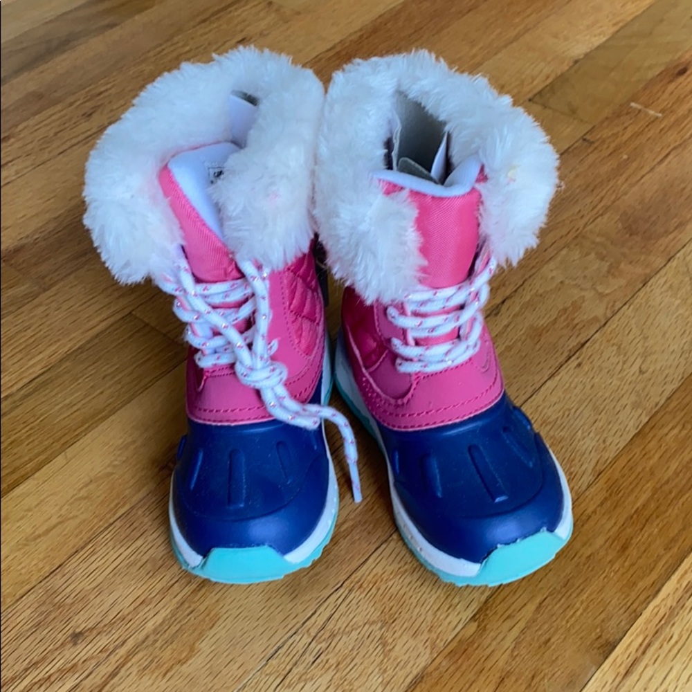 Adorable CARTER’S winter boots!